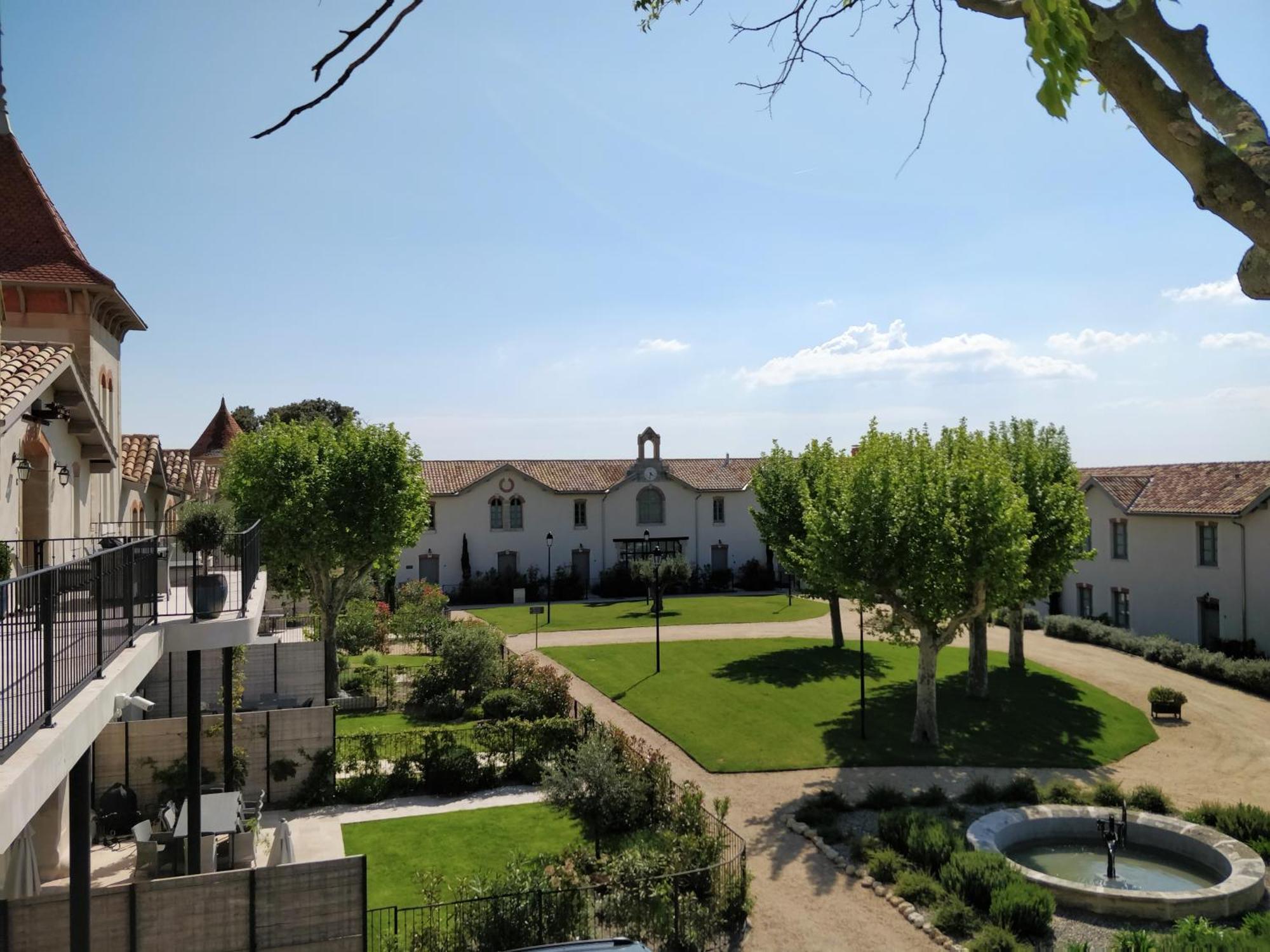 Chateau St Pierre De Serjac Puissalicon Exterior photo