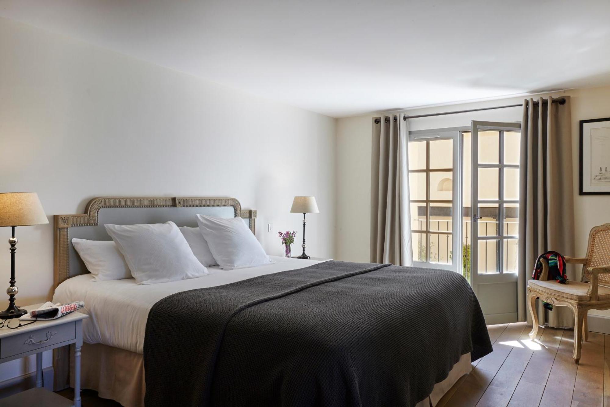 Chateau St Pierre De Serjac Puissalicon Room photo