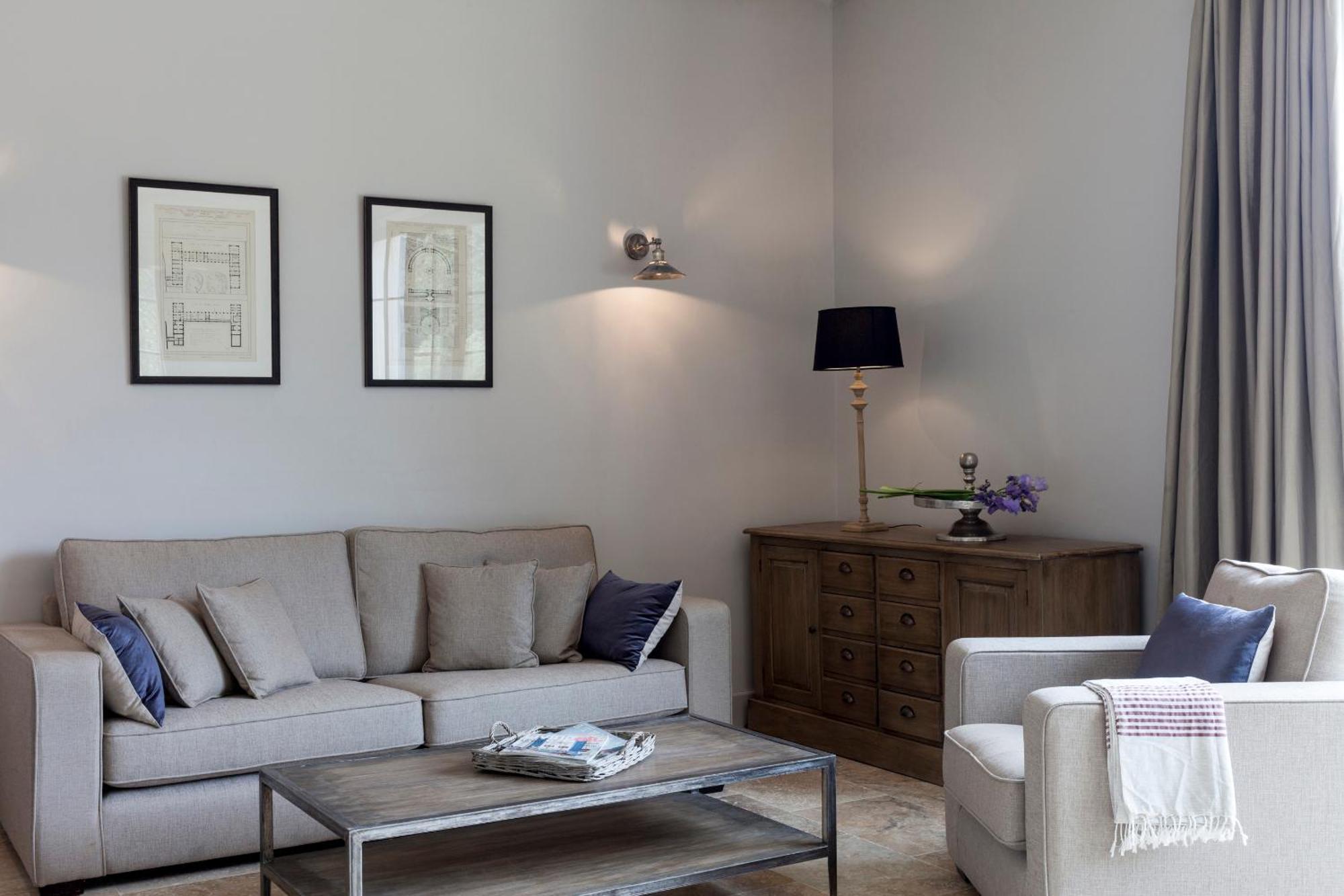 Chateau St Pierre De Serjac Puissalicon Room photo
