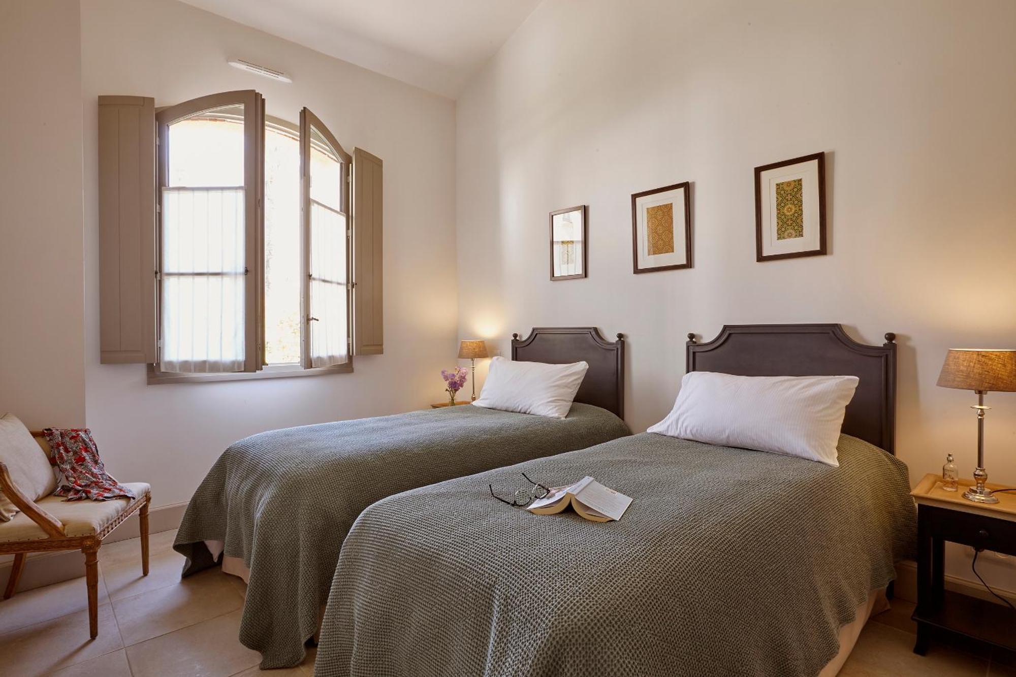 Chateau St Pierre De Serjac Puissalicon Room photo