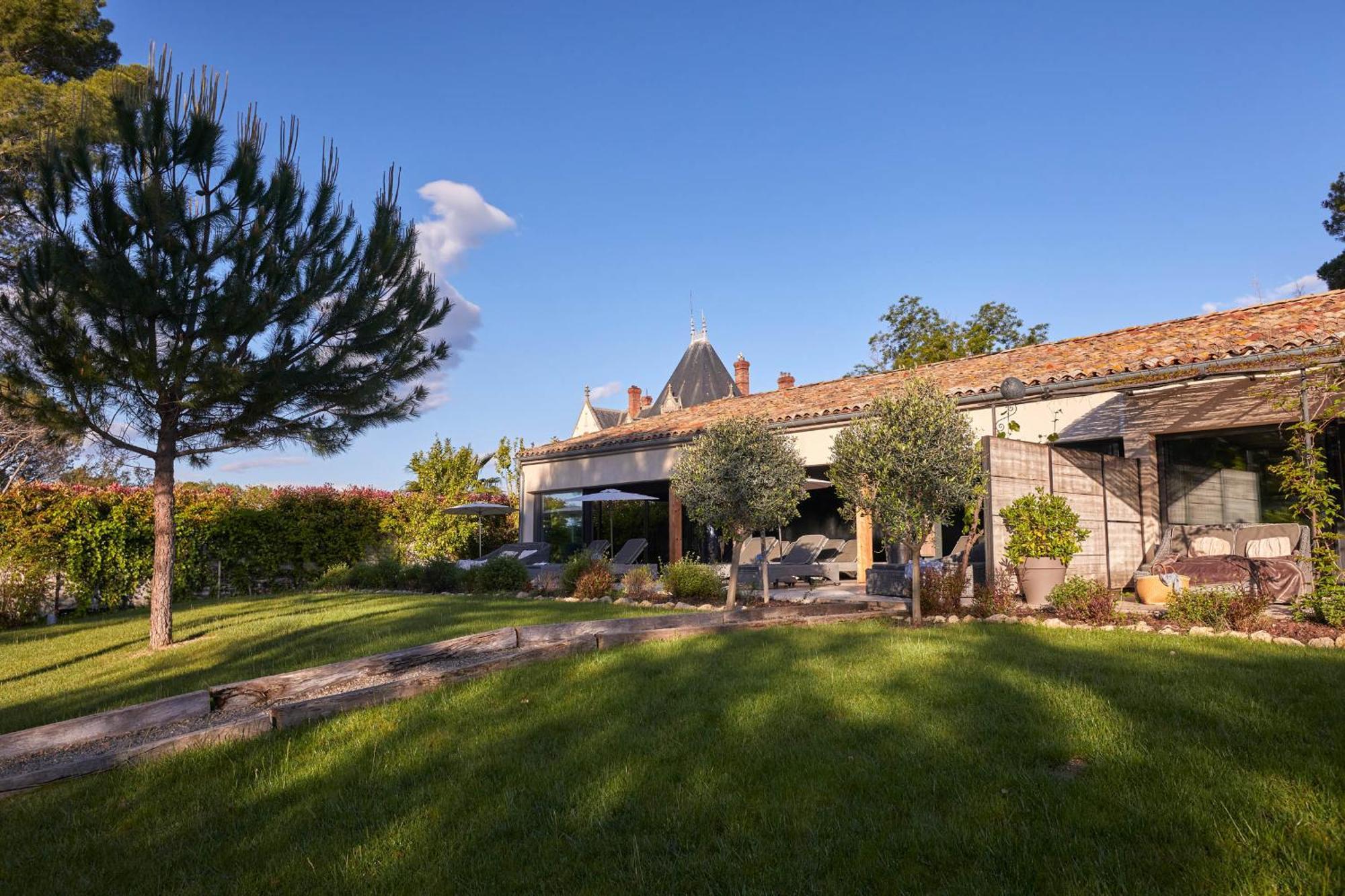 Chateau St Pierre De Serjac Puissalicon Exterior photo